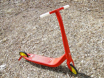 SCOOTER VINTAGE TWO WHEELS PUSH TOY KICK STAND CHILDS RARE OLD RED 
