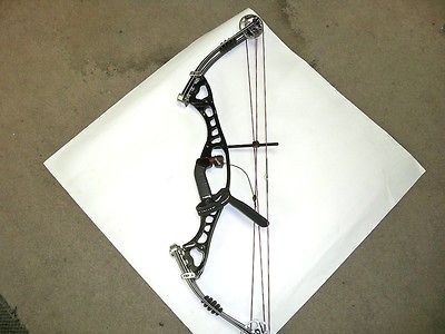 2010 HOYT COMPOUND BOW, CONTENDER W/ XT 2000 PRO SERIES LIMBS, RIGHT 