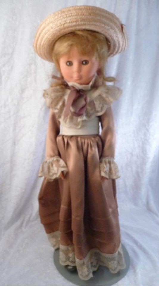 Vintage Zanini Zambelli Italian 17 Doll w/ Stand, Sleepy Eyes, Lace 