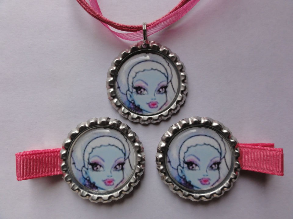 Monster High Abbey Bominable Bottle cap necklace Hair clips #3