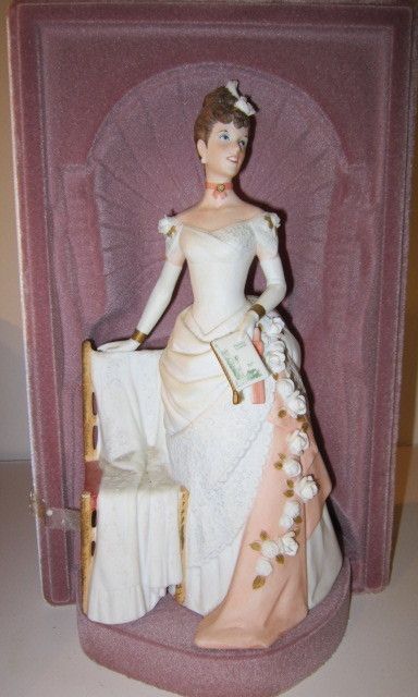 1986 Avon Albee Award Doll Figurine Special Edition