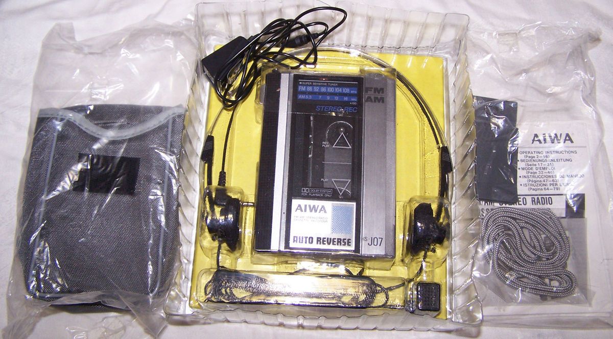 Aiwa HS J07 Walkman Stereo FM Am Radio Cassette Recorder