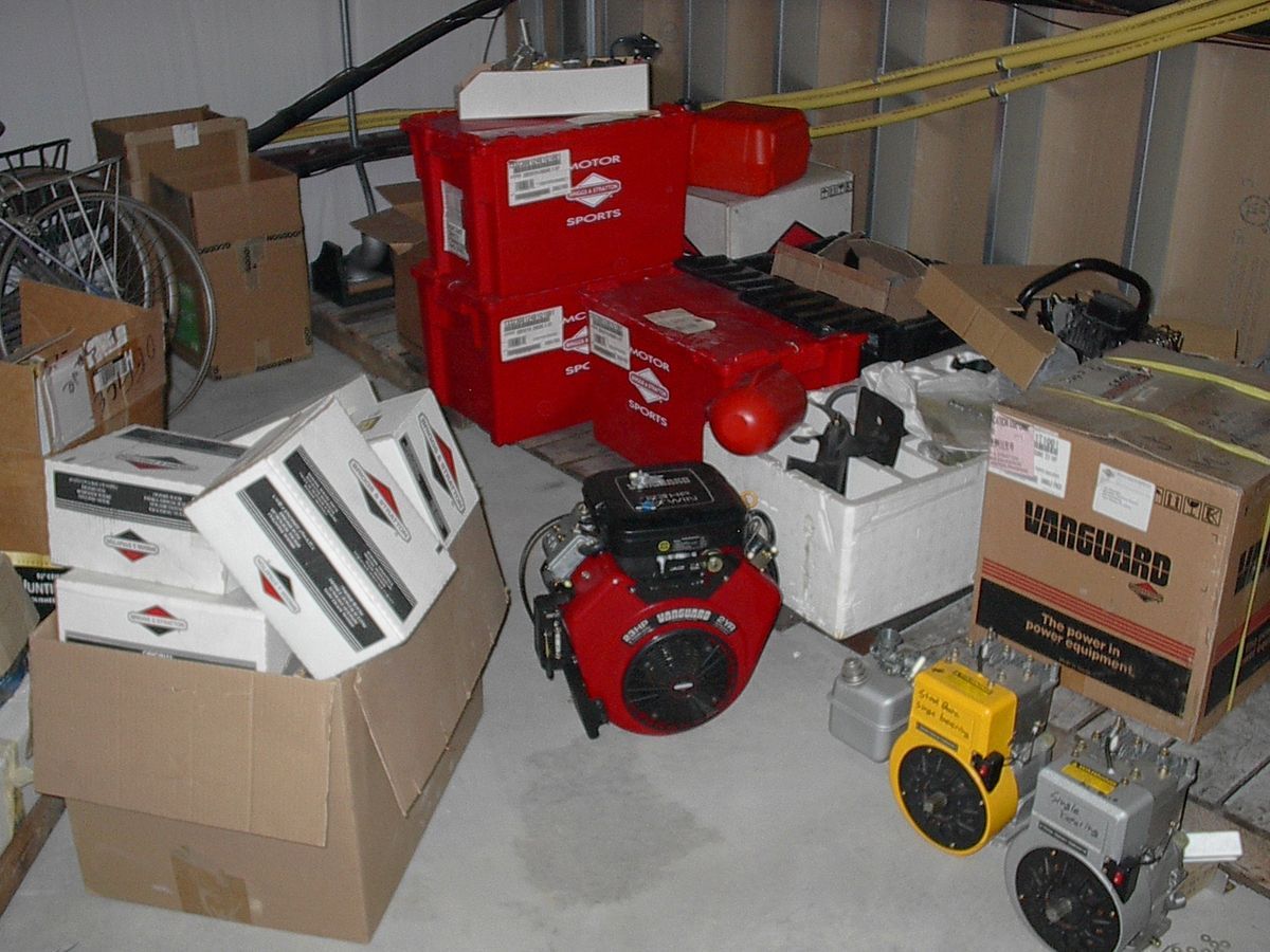 Briggs Stratton Complete Engine and Parts Inventory Wholesale Lot 