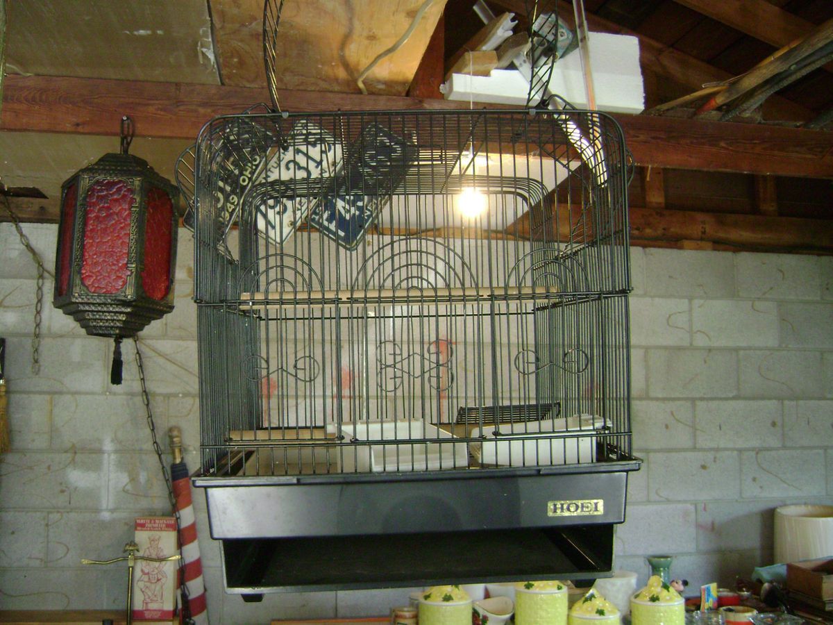 VINTAGE HOEI BLACK PLASTIC AND WIRE HANGING BIRD CAGE OR CARRIER