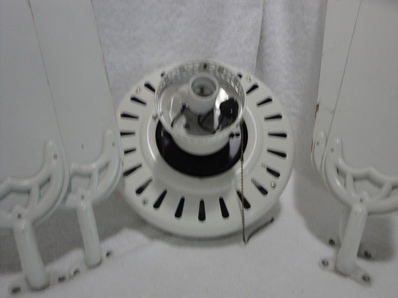 Hunter Fan Company 120V White Ceiling Fan Fixture with 4 White Blades