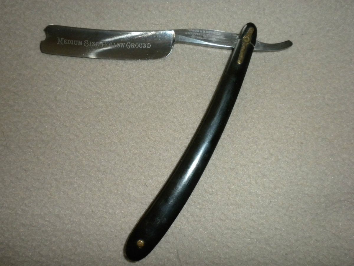 Wade & Butcher vintage straight razor, medium size hollow ground