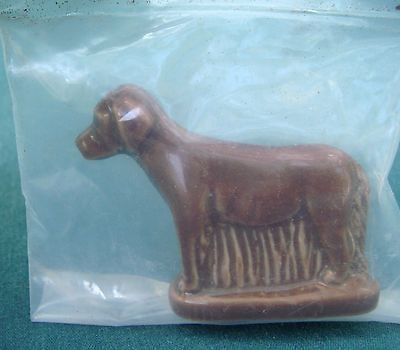 WADE PORCELAIN MINIATURE FIGURINE PET SHOP CHOCOLATE LABRADOR NIP